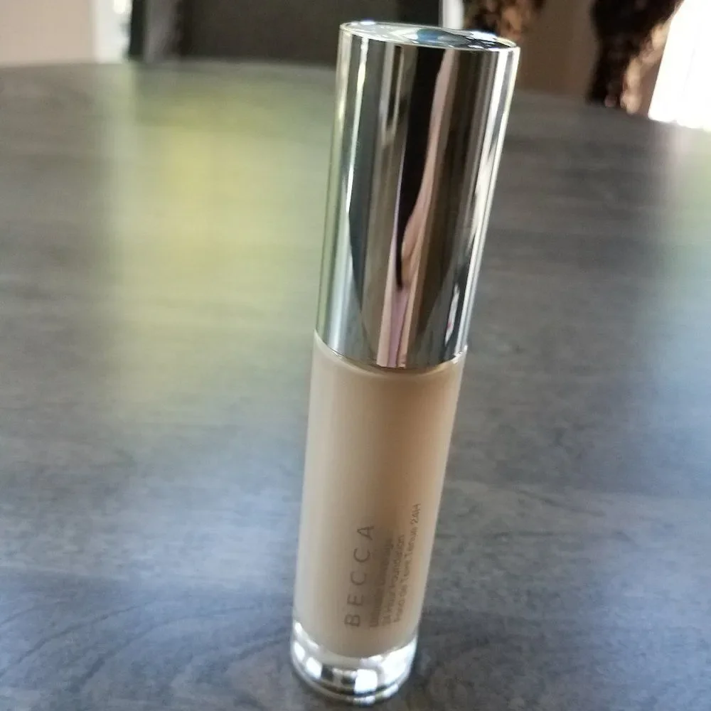 BECCA Ultimate Coverage 24 Hour Foundation NIB